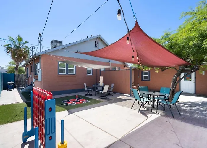 Cute & Cozy Renovated In The Heart Of *