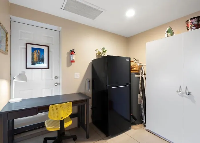 Cute & Cozy Renovated In The Heart Of *