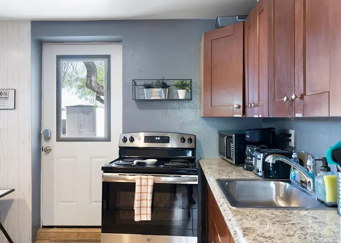 Cute & Cozy Renovated In The Heart Of *
