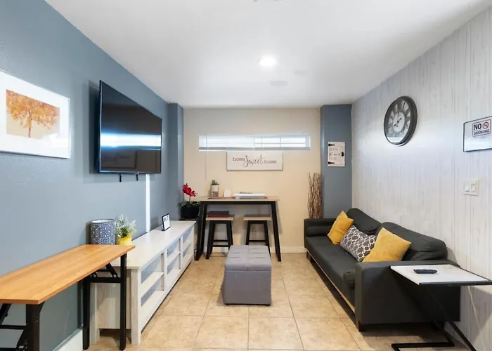 Cute & Cozy Renovated In The Heart Of