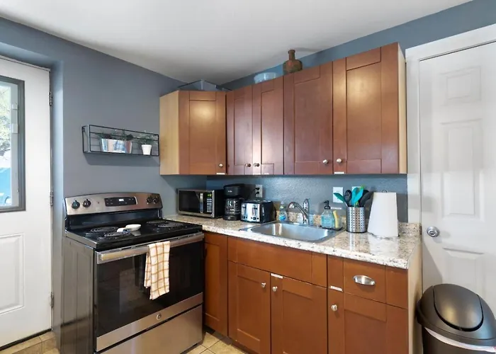 Cute & Cozy Renovated In The Heart Of Apartamento *