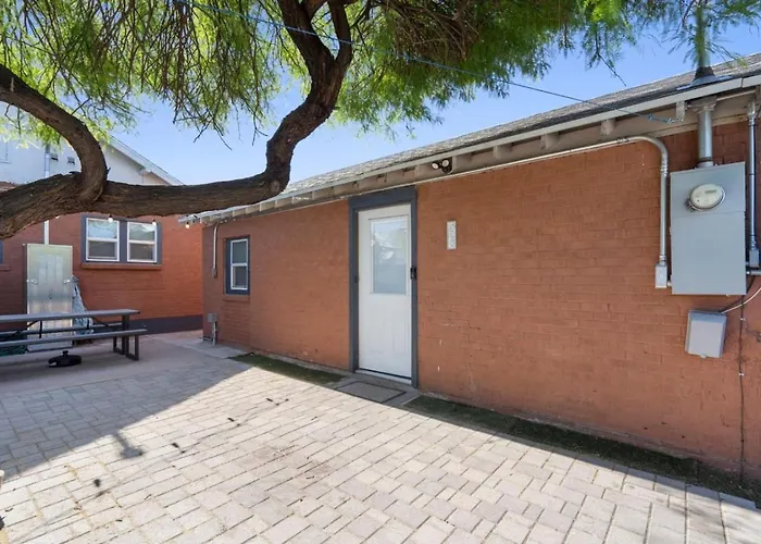 Cute & Cozy Renovated In The Heart Of *
