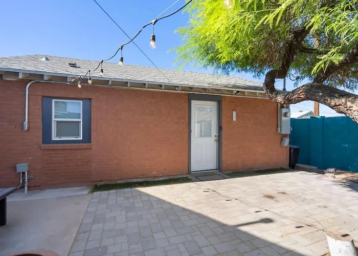 Cute & Cozy Renovated In The Heart Of